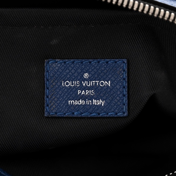 authentic LOUIS VUITTON Taiga Outdoor Messenger - Picture 5 of 13